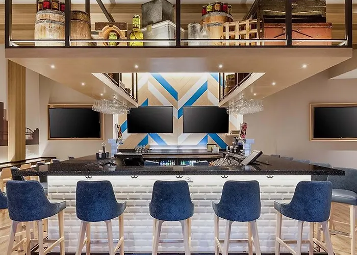 Cambria - Downtown 4*